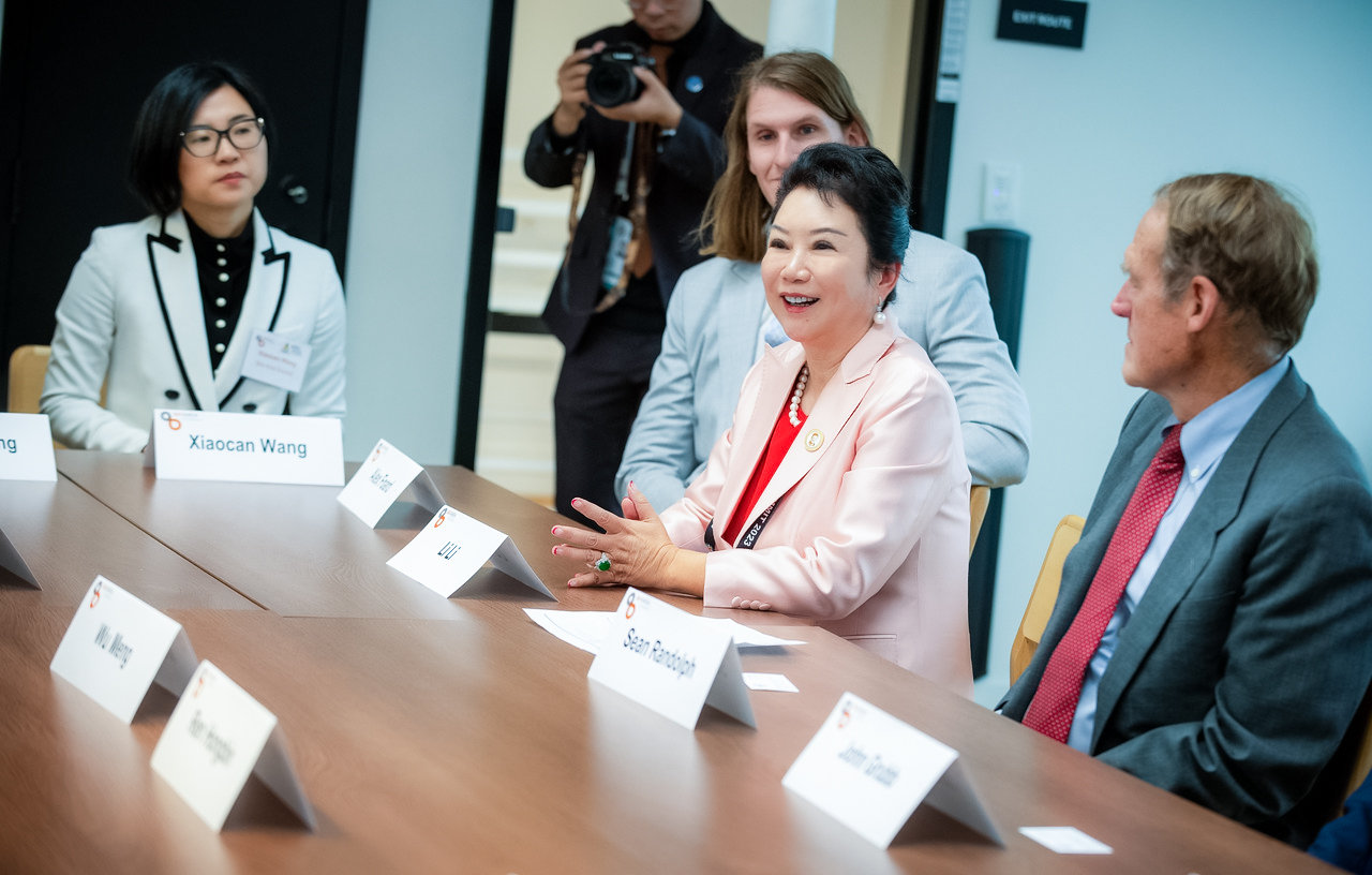 俄罗斯专享会集团董事局李俐参加贸促会活动